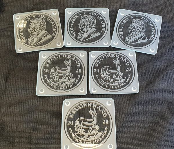 SQCOAST- KR - Set of 6 sandblasted glass square coasters in a black presentation box - Image 3