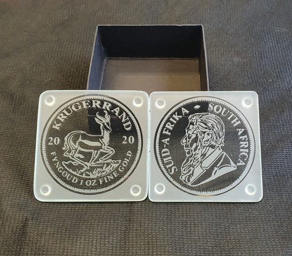SQCOAST- KR - Set of 6 sandblasted glass square coasters in a black presentation box